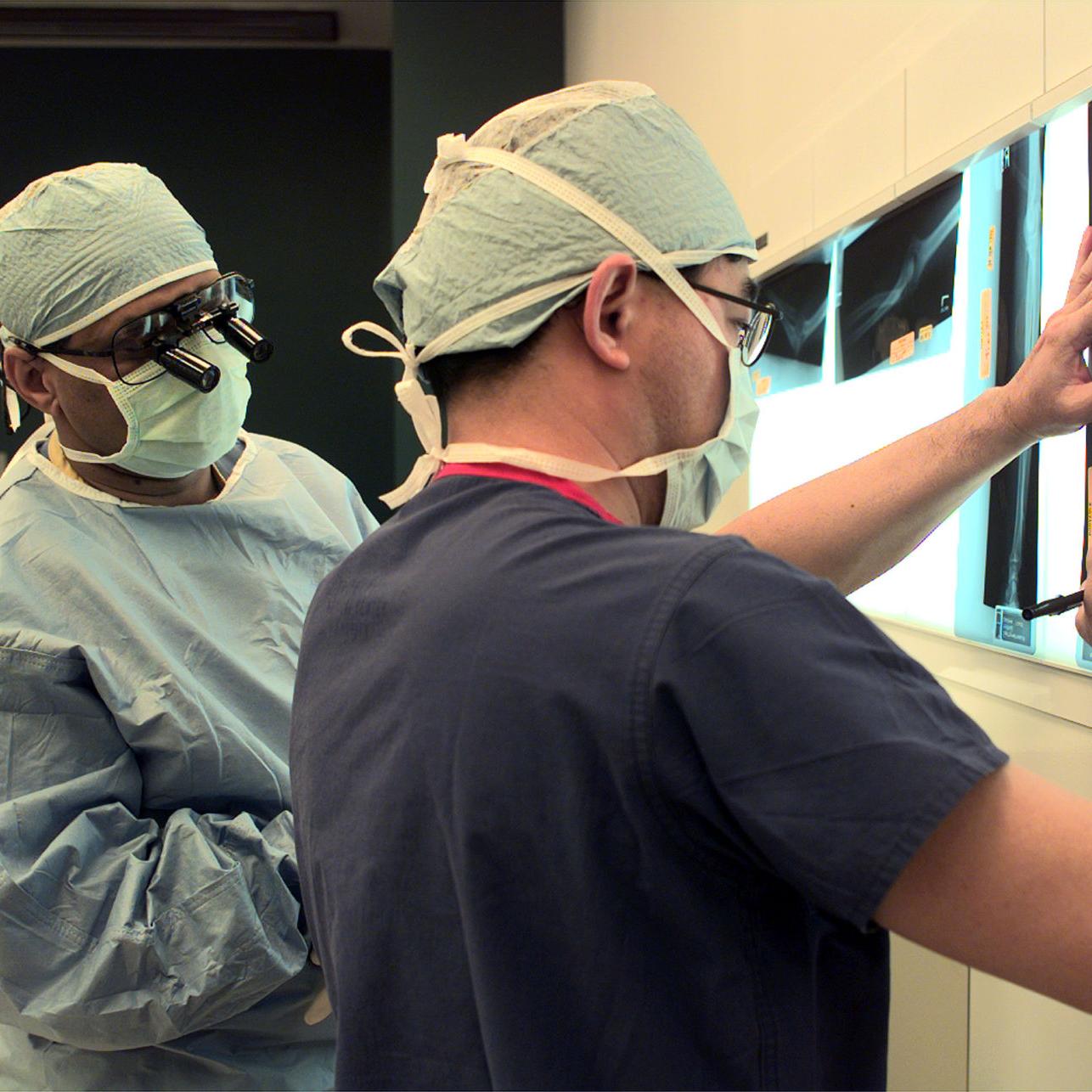 MATTHEW SCOTT - HAND SURGERY 1999 3 - COURTESY.jpg